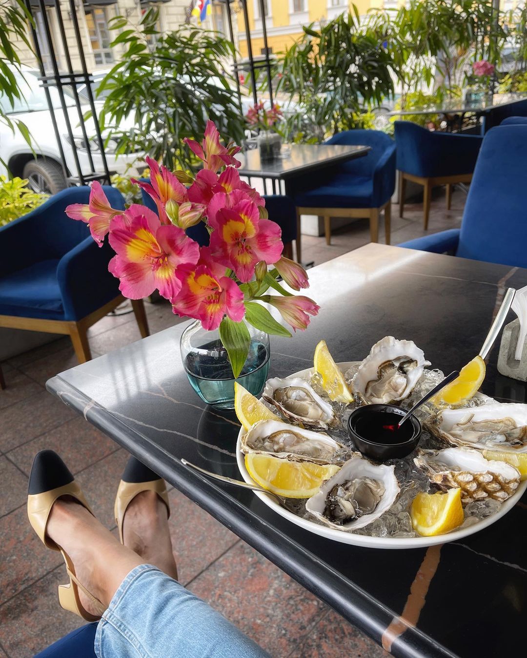 Какая леди: Леся Никитюк прогулялась по Одессе в трендовом луке